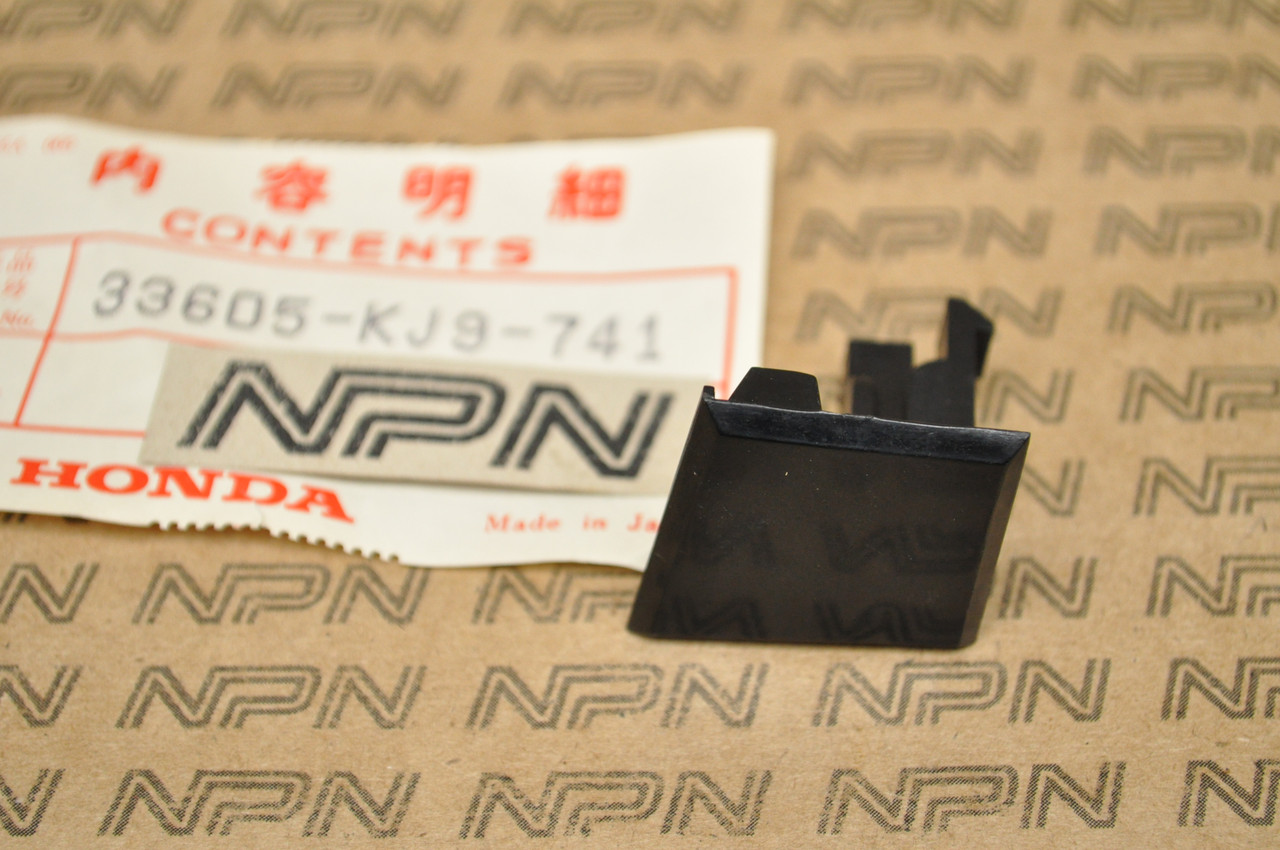 NOS Honda CH125 CH150 Elite Right Rear Turn Signal Blinker Cover 33605-KJ9-741