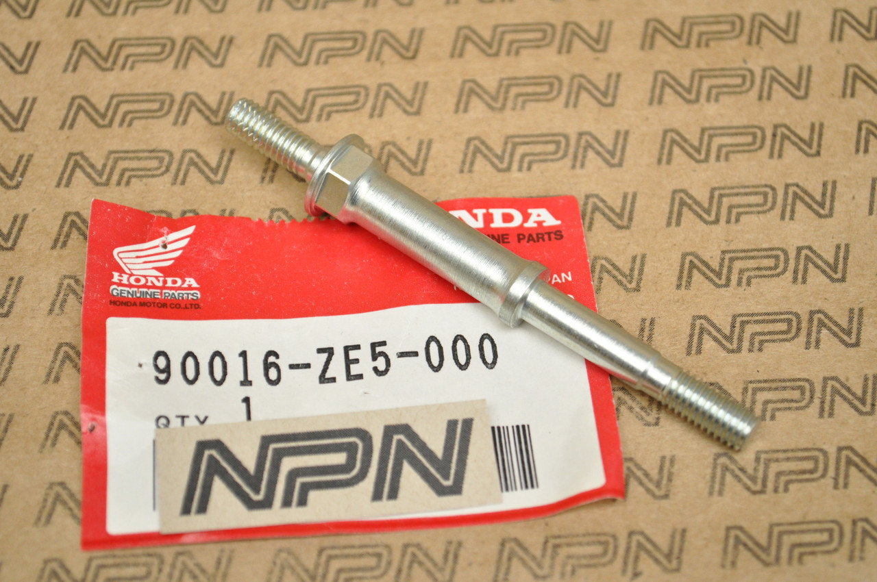 NOS Honda HRM21 HRS21 Lawn Mower Cylinder Bolt 90016-ZE5-000