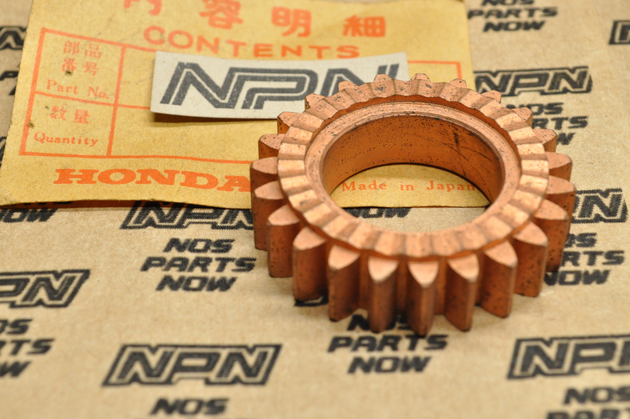 NOS Honda S65 Kick Start Starter Pinion Gear 28211-035-000