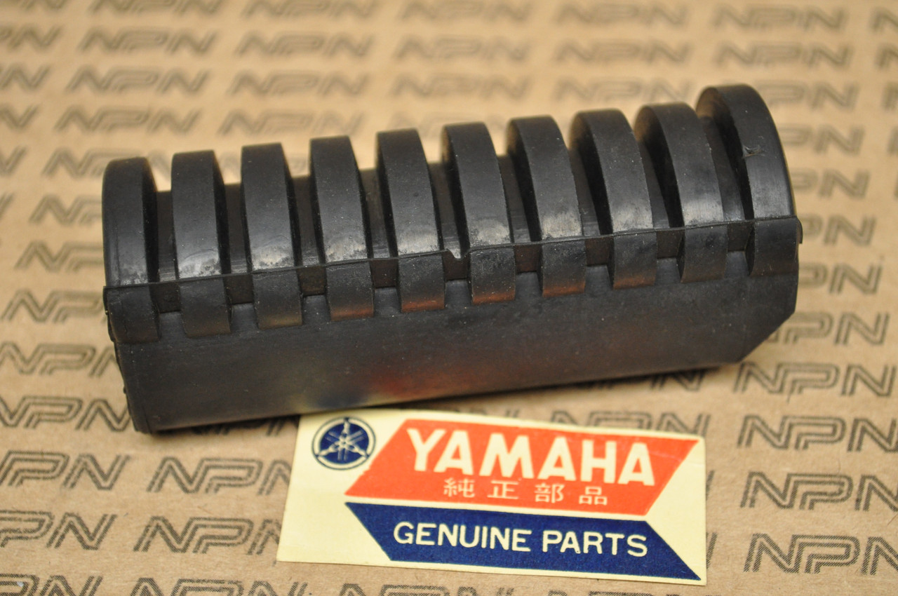 NOS Yamaha TX650 XS1 XS2 Foot Peg Rest Step Rubber Cover 256-27413-00