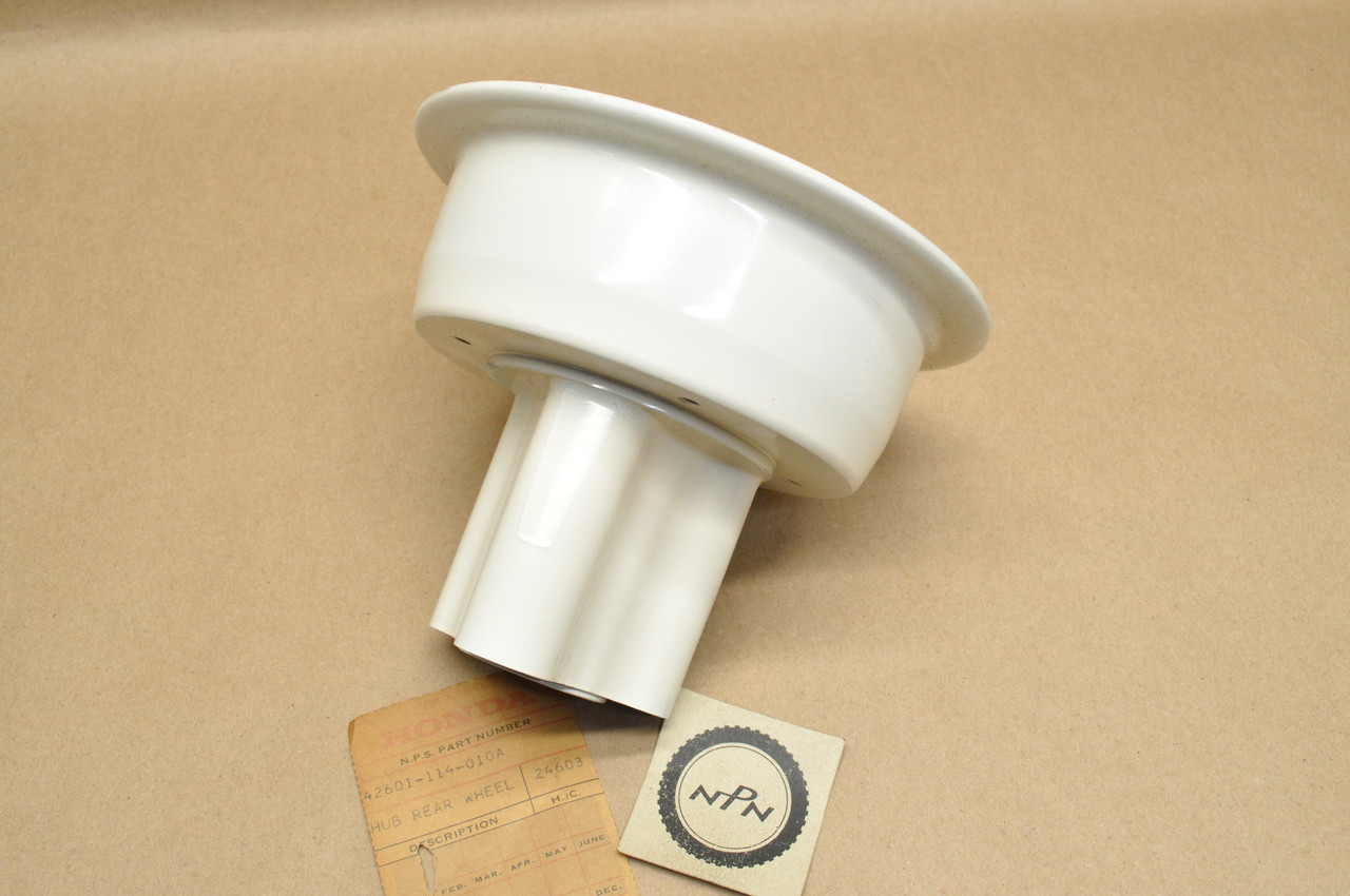 NOS Honda QA50 K0-K3 Championship White Rear Wheel Hub 42601-114-010A