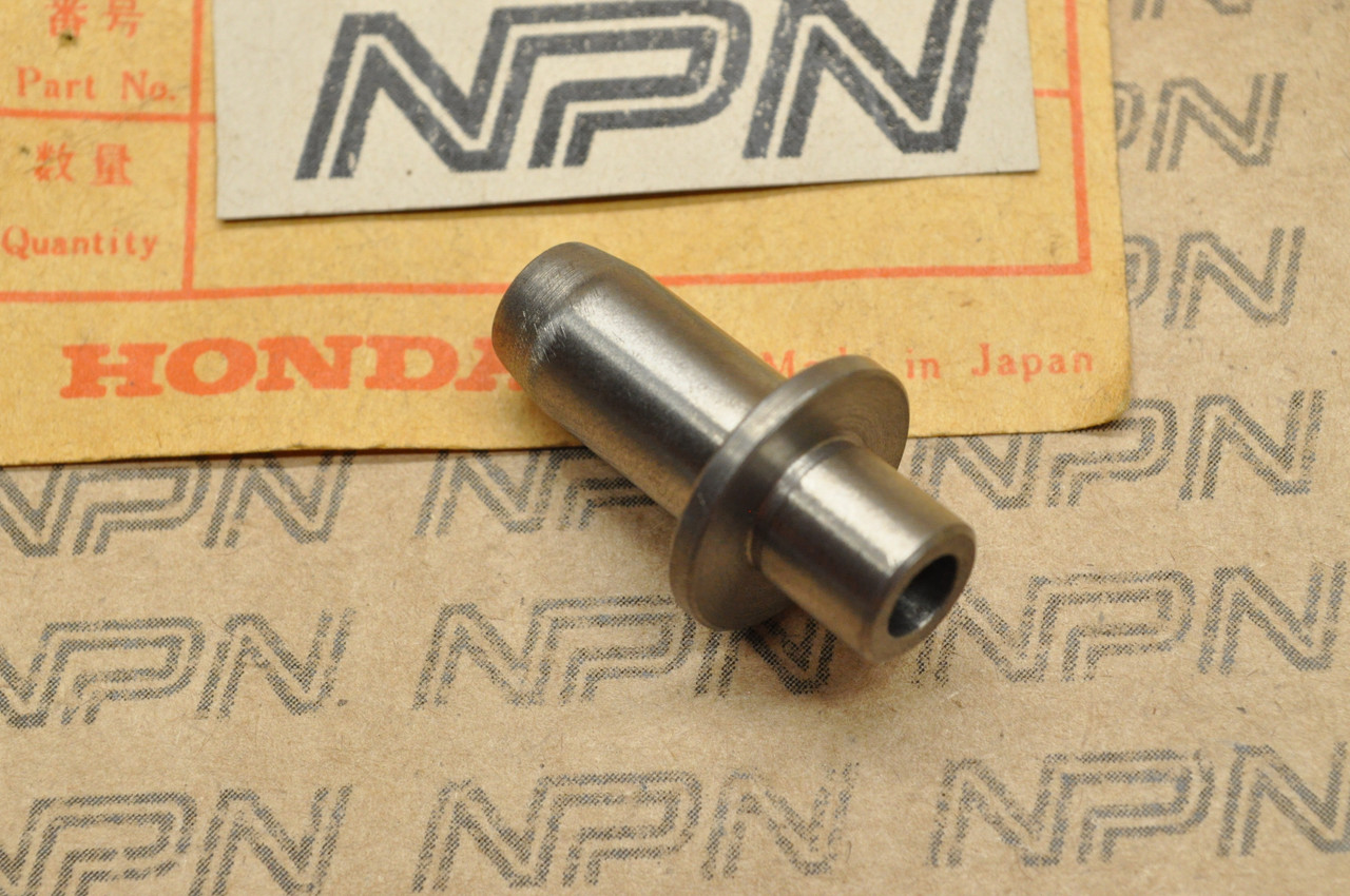 NOS Honda CD125 CL125 A SS125 A Exhaust Valve Guide 12023-230-310