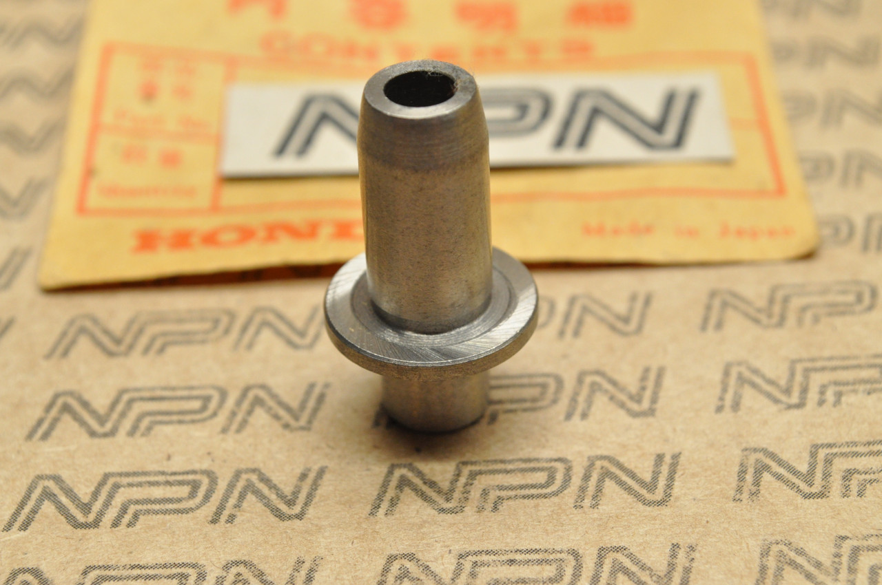 NOS Honda CD125 CL125 A SS125 A Exhaust Valve Guide 12023-230-310