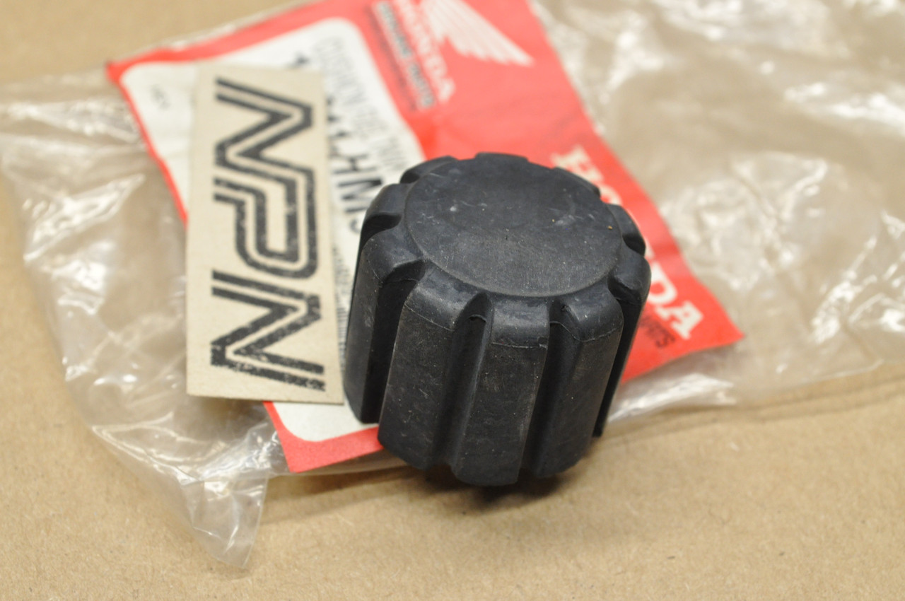 NOS Honda TRX300 TRX300FW Fourtrax Gas Tank Front Mount Rubber 17611-HM5-730