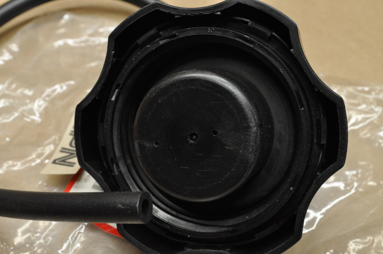 NOS Honda TRX250 TRX350 TRX400 TRX90 Fuel Gas Tank Filler Cap 17620-HF7-000