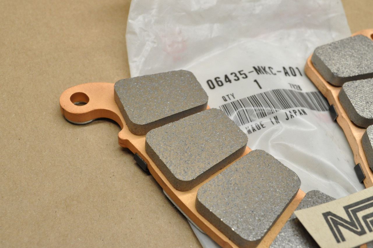 NEW OEM Honda GL1800 Gold Wing Rear Brake Caliper Pad Set 06435-MKC-A01