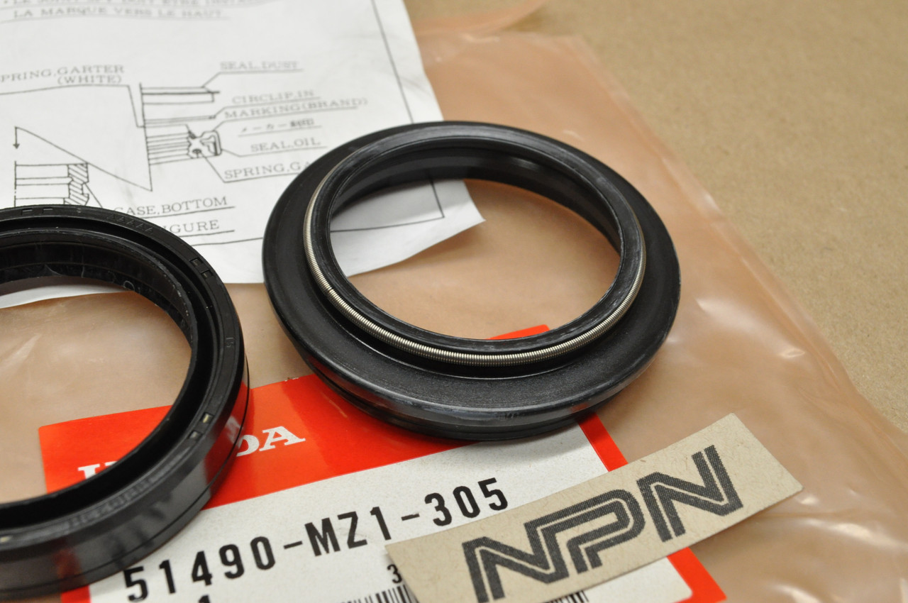 NOS Honda CB1000 CBR1100 XX CBR600 F4 ST1100 Front Fork Seal Set 51490-MZ1-305