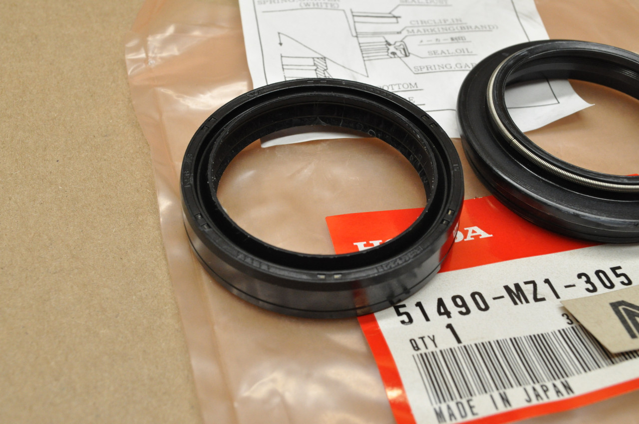 NOS Honda CB1000 CBR1100 XX CBR600 F4 ST1100 Front Fork Seal Set 51490-MZ1-305