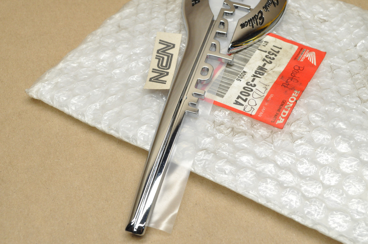 NEW OEM Honda VT750 CD Shadow Gas Tank Left Side Emblem Badge 17532-MBA-300 ZA