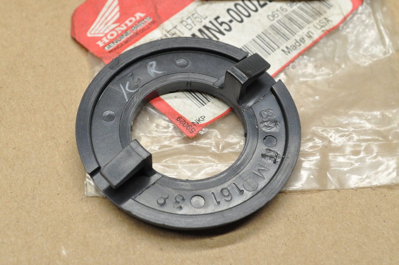 NOS Honda 1990 GL1500 1992-93 GL1500SE Gold Wing Switch Grommet 83161-MN5-000 ZE