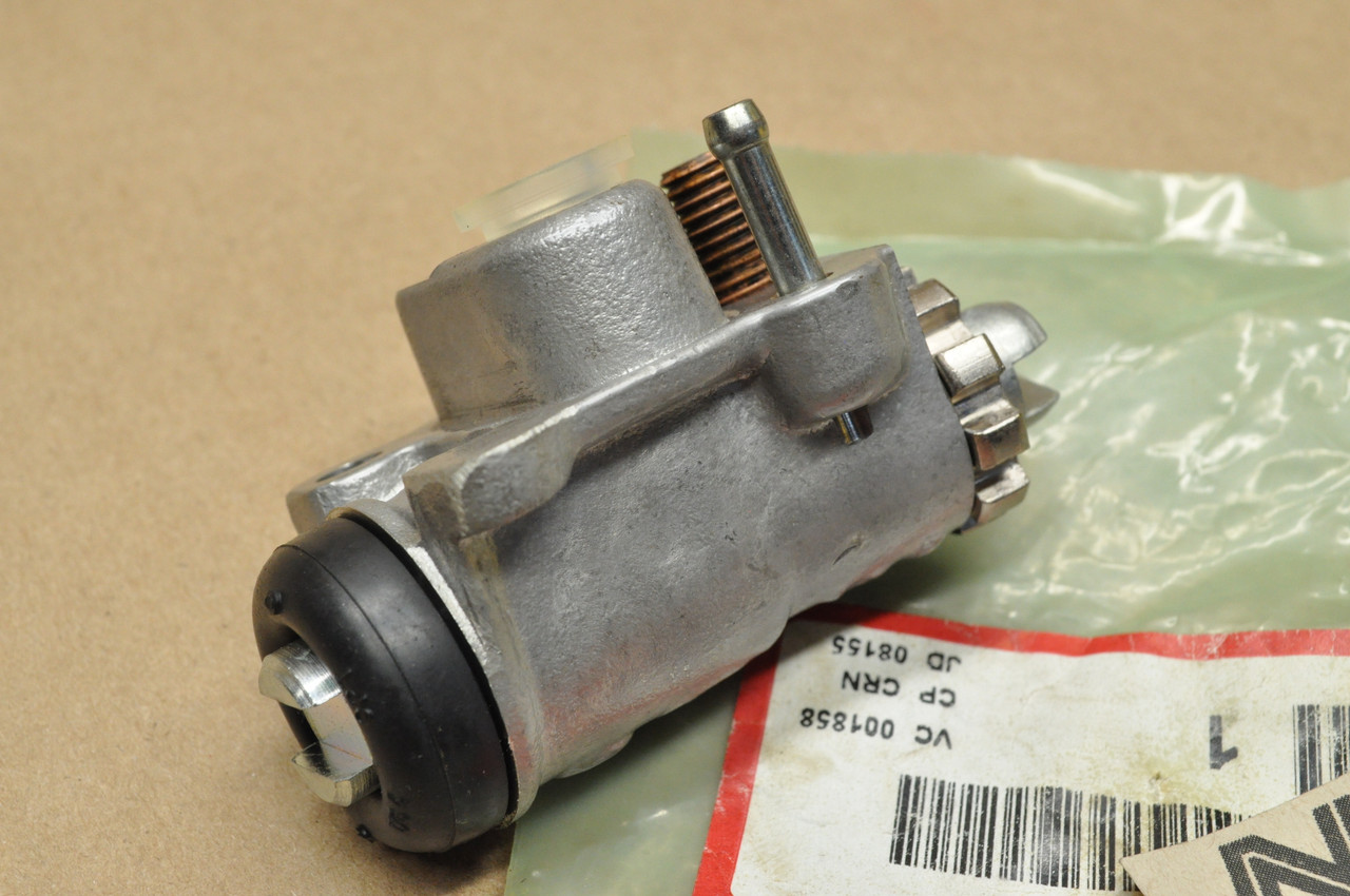 NOS Honda TRX400 TRX450 Fourtrax Right Front Wheel Brake Cylinder 45310-HN0-A01