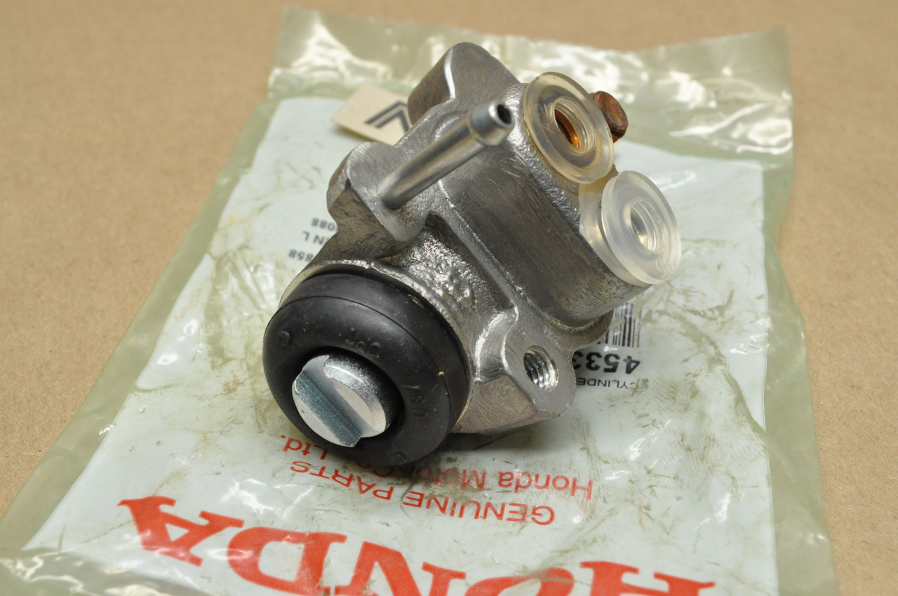 NOS Honda TRX300 FW TRX350 Fourtrax Left Front Brake Cylinder 45330-HC5-006