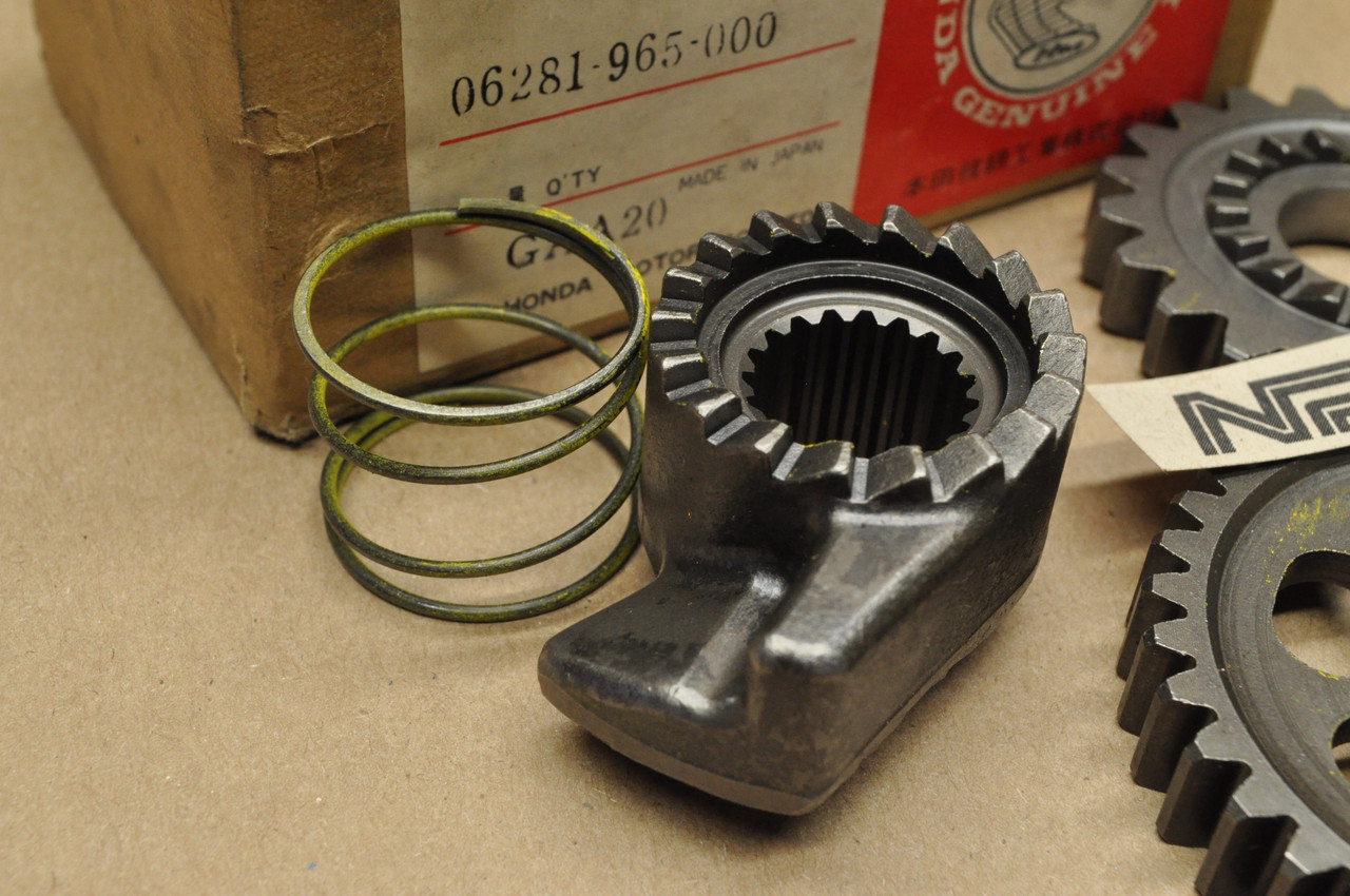 NOS Honda ATC200 X Kick Start Starter Ratchet & Gear w/ Spring Set 06281-965-000
