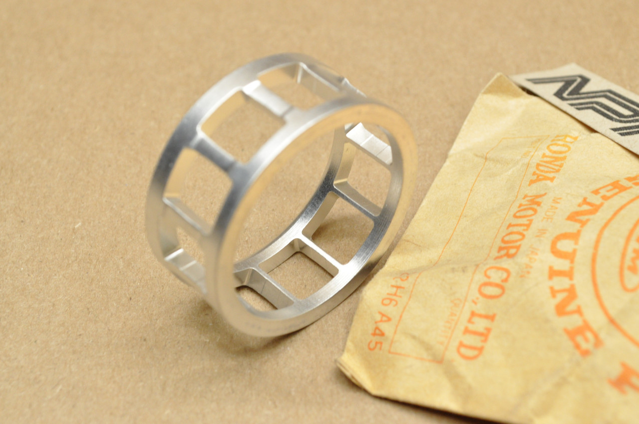 NOS Honda CB350 CL350 SL350 Left Main Needle Bearing Retainer 13501-287-300