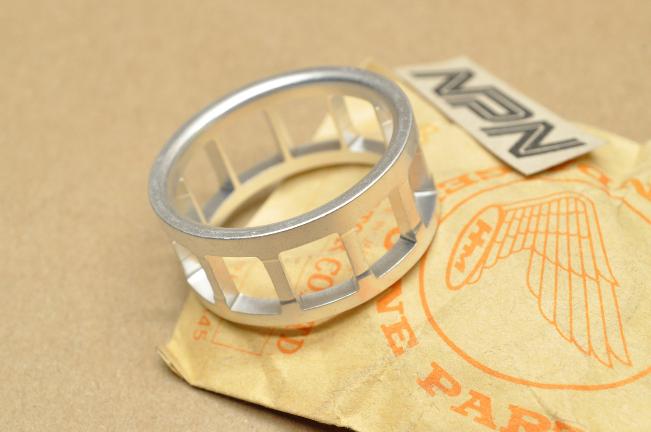 NOS Honda CB350 CL350 SL350 Left Main Needle Bearing Retainer 13501-287-300