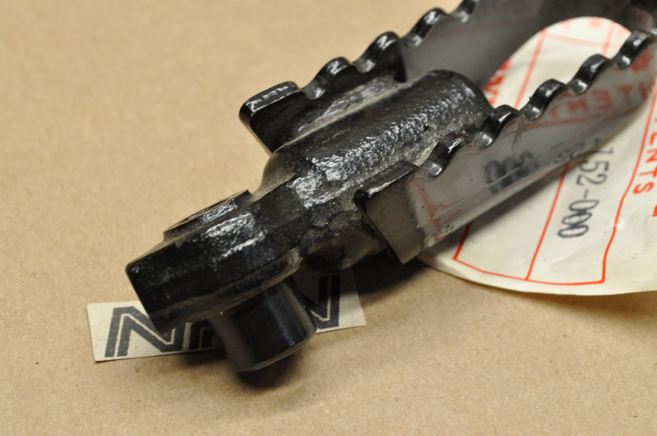 NOS Honda XL75 XL80 S XR75 XR80 Right Foot Rest Step Peg 50616-152-000