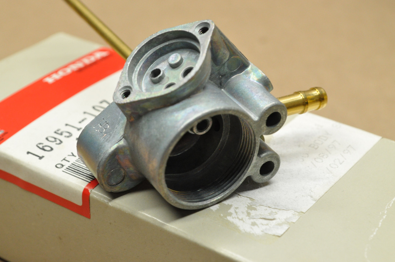 NOS Honda CB100 CL100 CL125 SL100 SL125 XL100 XL175 Petcock Body 16951-107-000