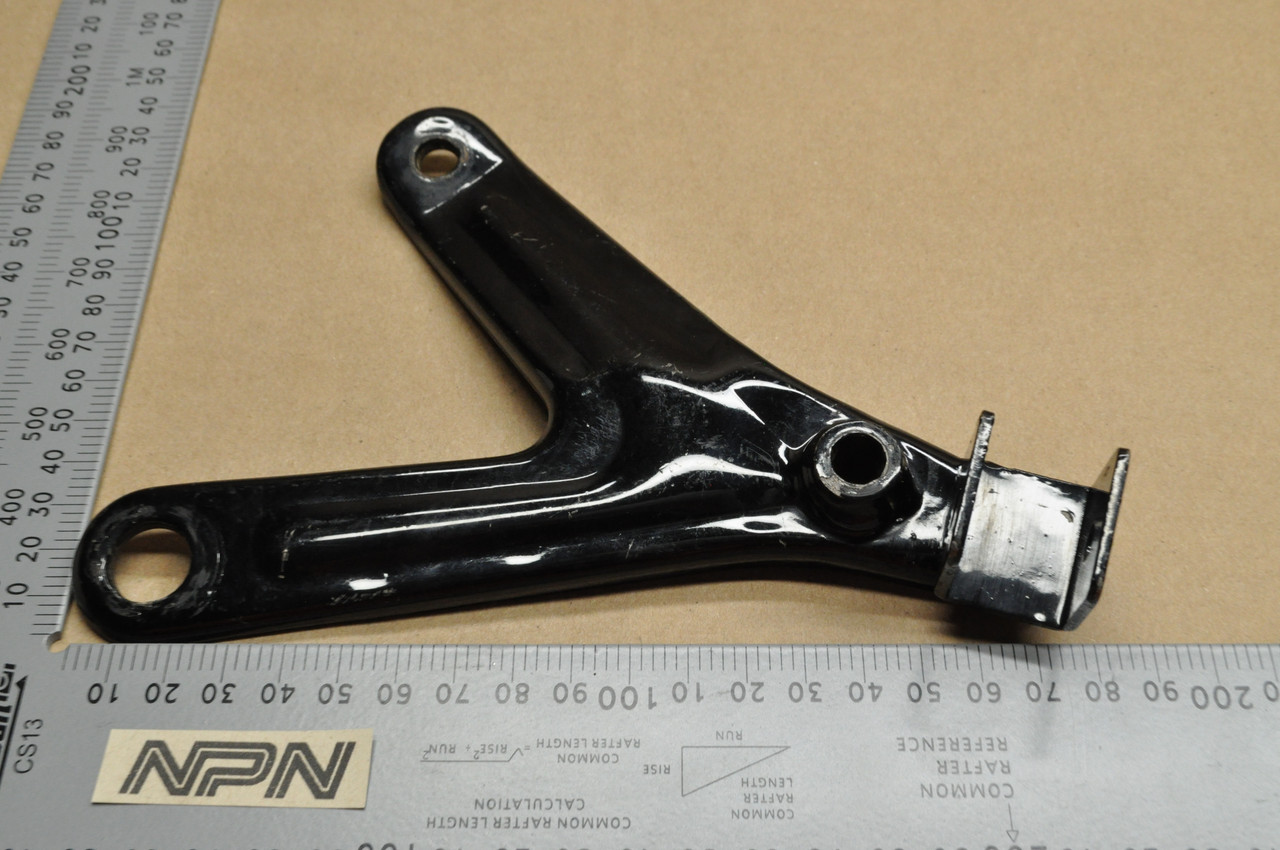 NOS Honda CB160 CL160 Right Foot Peg Rest Arm Mount Bracket 57701-216-000 B