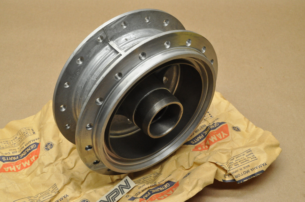 NOS Yamaha G6 G7 HS1 L5T LS2 RS100 YG5 YL2 YLCM Rear Wheel Hub 132-25311-00-38