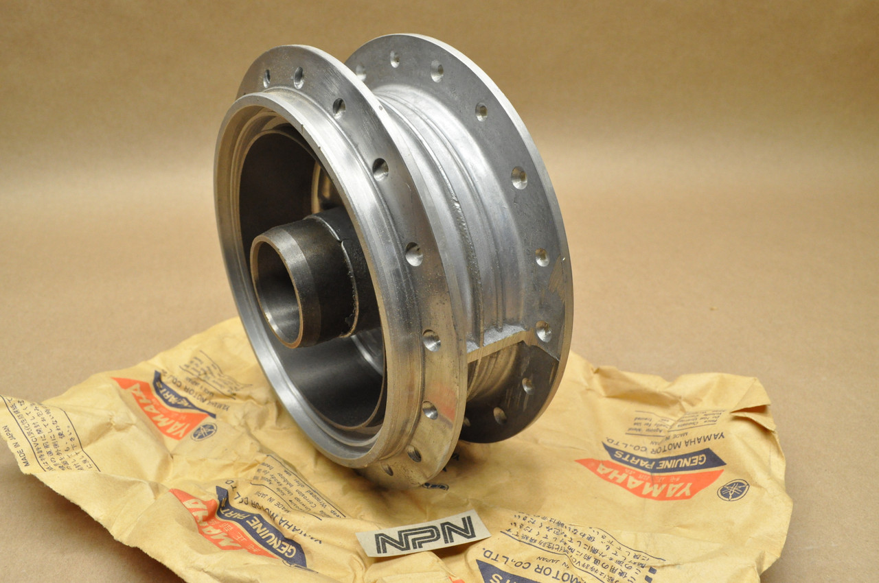 NOS Yamaha G6 G7 HS1 L5T LS2 RS100 YG5 YL2 YLCM Rear Wheel Hub 132-25311-00-38