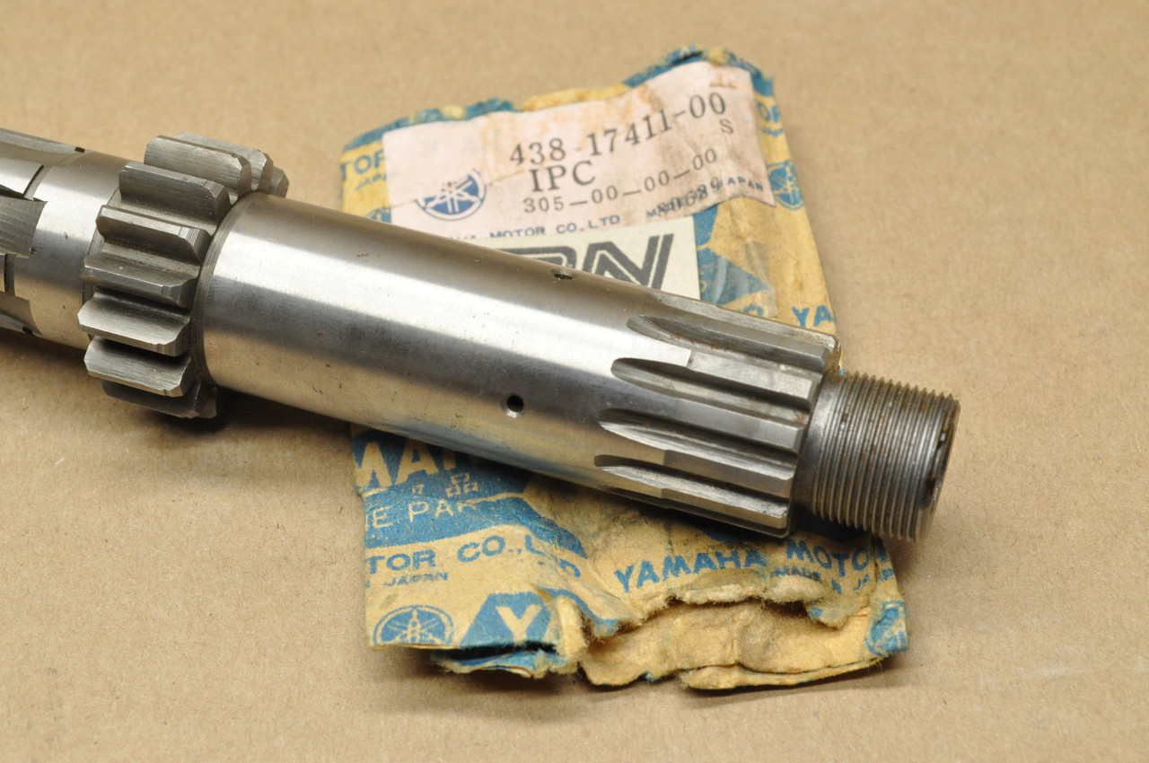 NOS Yamaha 1974 DT250 Transmission Main Axle Shaft 15T 438-17411-00