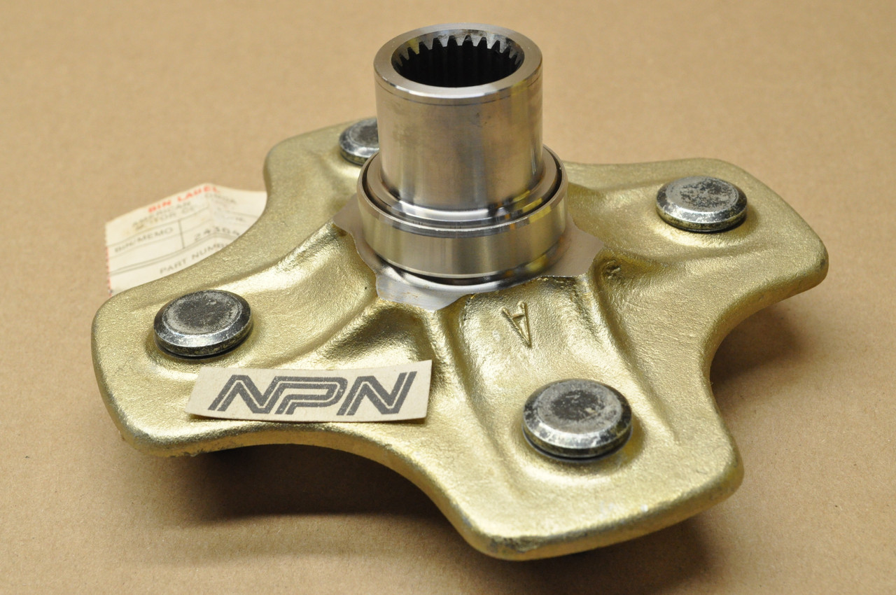 NOS Honda 1987-89 TRX350D 1987 TRX350 Right Rear Wheel Hub 42610-HA7-770