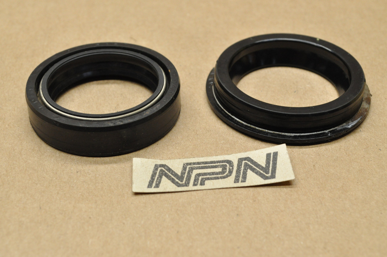 NOS Honda 1984-86 XL250 R Front Fork Oil & Dust Seal Set 51490-KE1-305