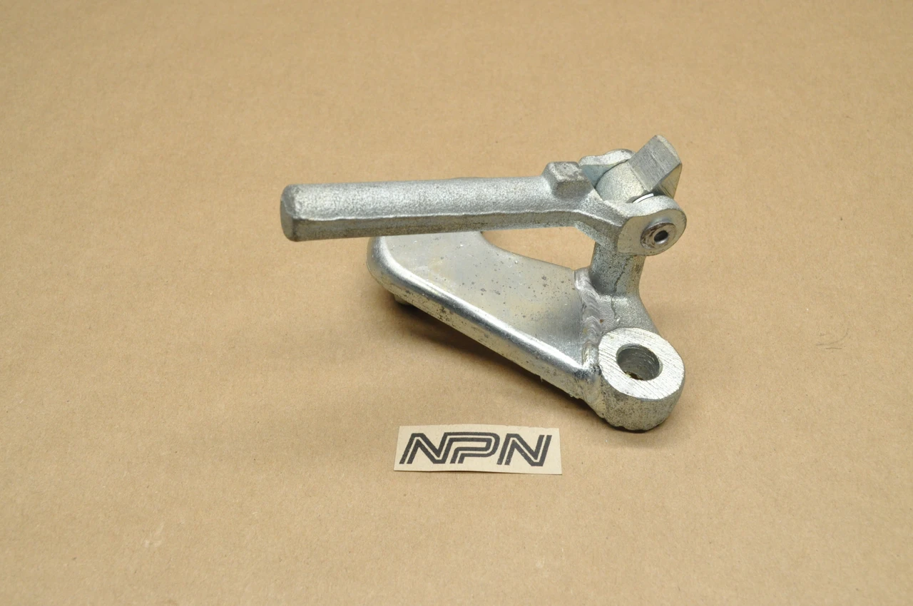 NOS Honda CB77 CB72 Right Foot Peg Step Rest Bracket 50630-268-810