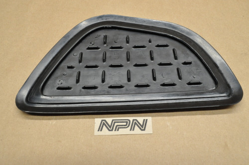 NOS Honda CL90 CL125 CL160 CL175 Right Tank Knee Grip Rubber 17661-223-000