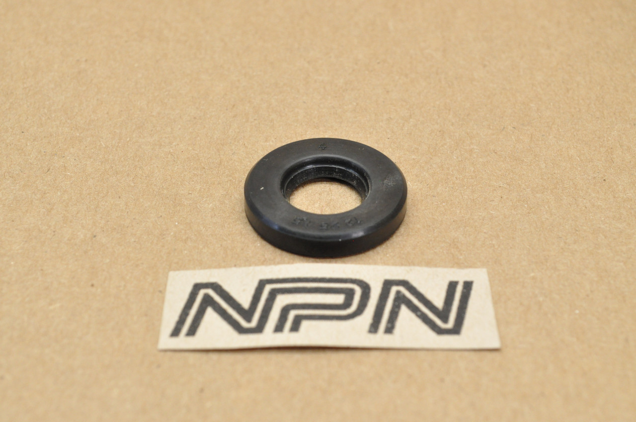 NOS Honda CA175 CB72 CB77 CB92 CL160 CL175 CL72 CL77 THO Oil Seal 91204-200-000