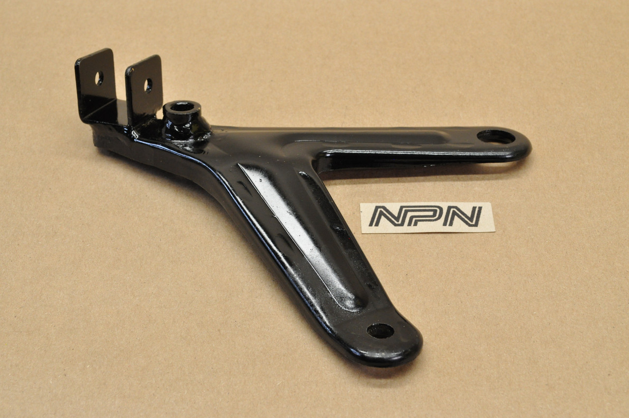 NOS Honda CL160 CB160 Right Foot Peg Rest Arm Mount Bracket 57701-216-000