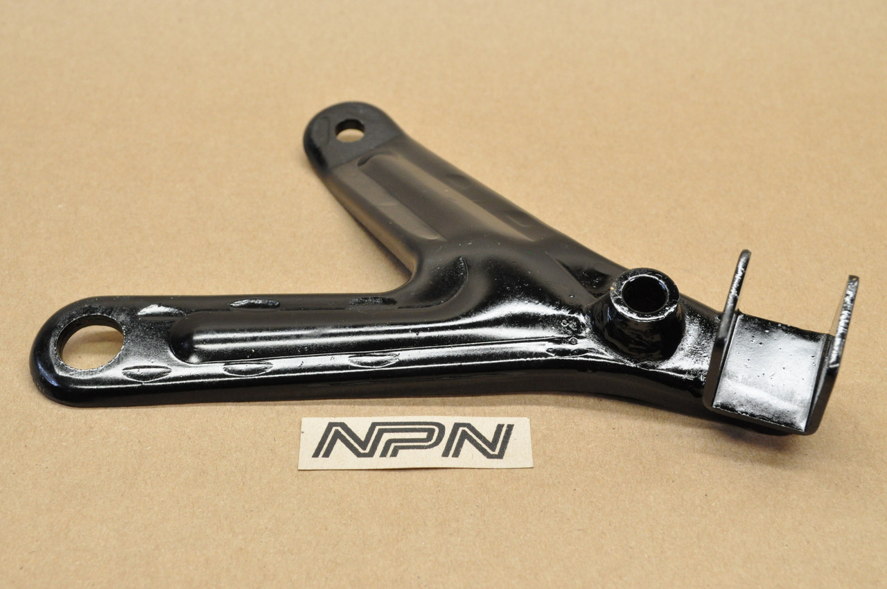 NOS Honda CL160 CB160 Right Foot Peg Rest Arm Mount Bracket 57701-216-000