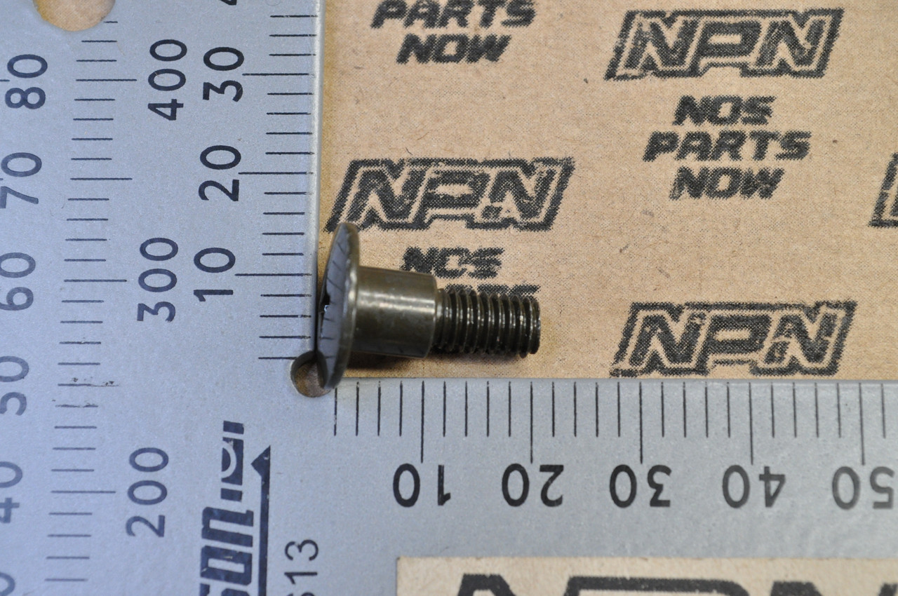 NOS Honda TRX250 Recon TRX400 EX TRX400FW TRX450 Fender Screw 90102-HM7-000