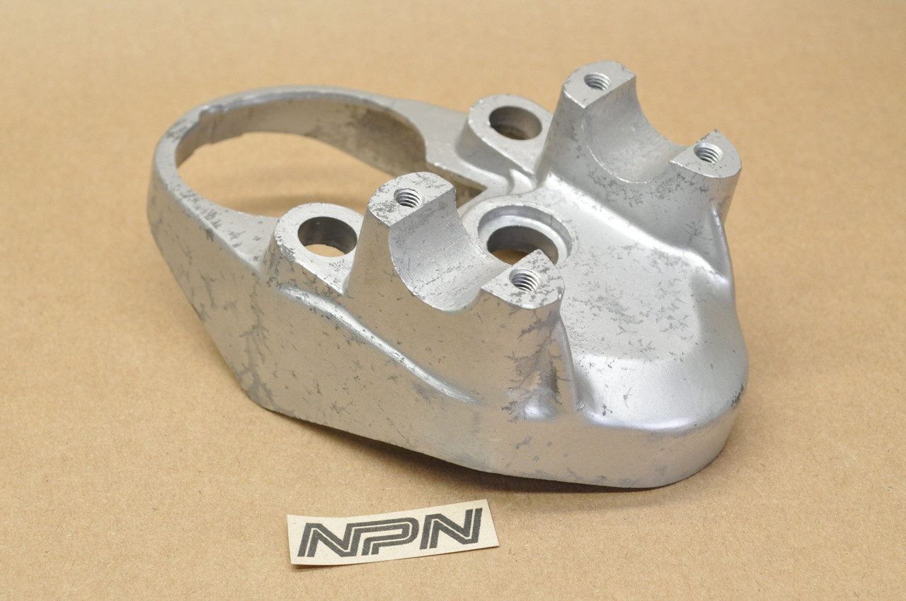NOS Honda S65 Lower Handlebar Holder Bottom Clamp 53132-035-000