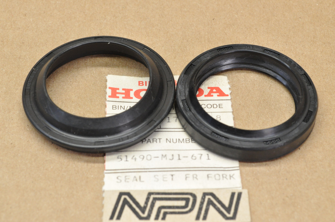 NOS Honda 1984-86 CB700 SC Nighthawk Front Fork Seal Set 51490-MJ1-671