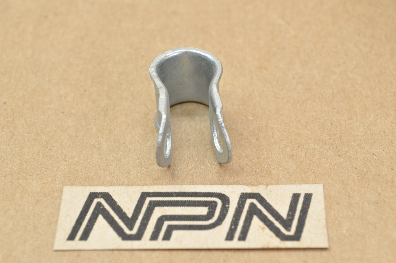 NOS Honda CA110 C110 Oil Pipe Guide Clip 15581-011-020