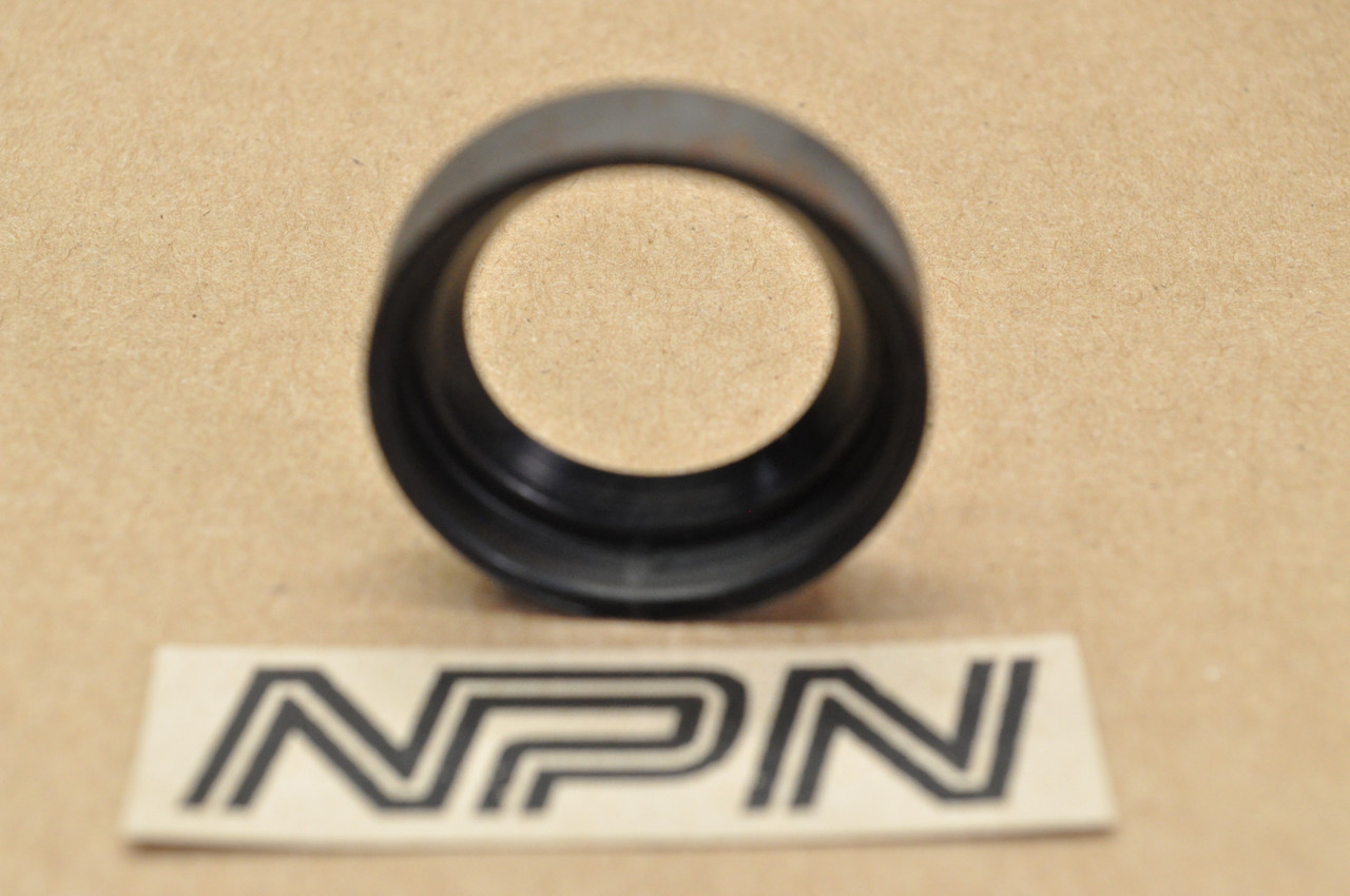 NOS Honda CA72 CA77 CA95 CB450 CB77 CL450 CL72 CL77 SS125 Oil Seal 91205-200-000