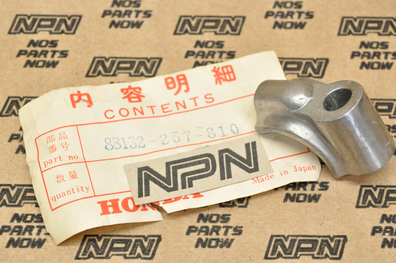 NOS Honda CA95 CA72 CA77 Lower Mirror Bracket 88132-257-810