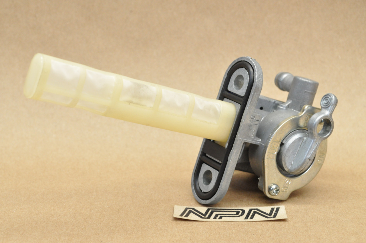 NOS Suzuki 1978-79 GS1000 1979 GS425 Fuel Gas Tank Petcock Valve 44300-44011