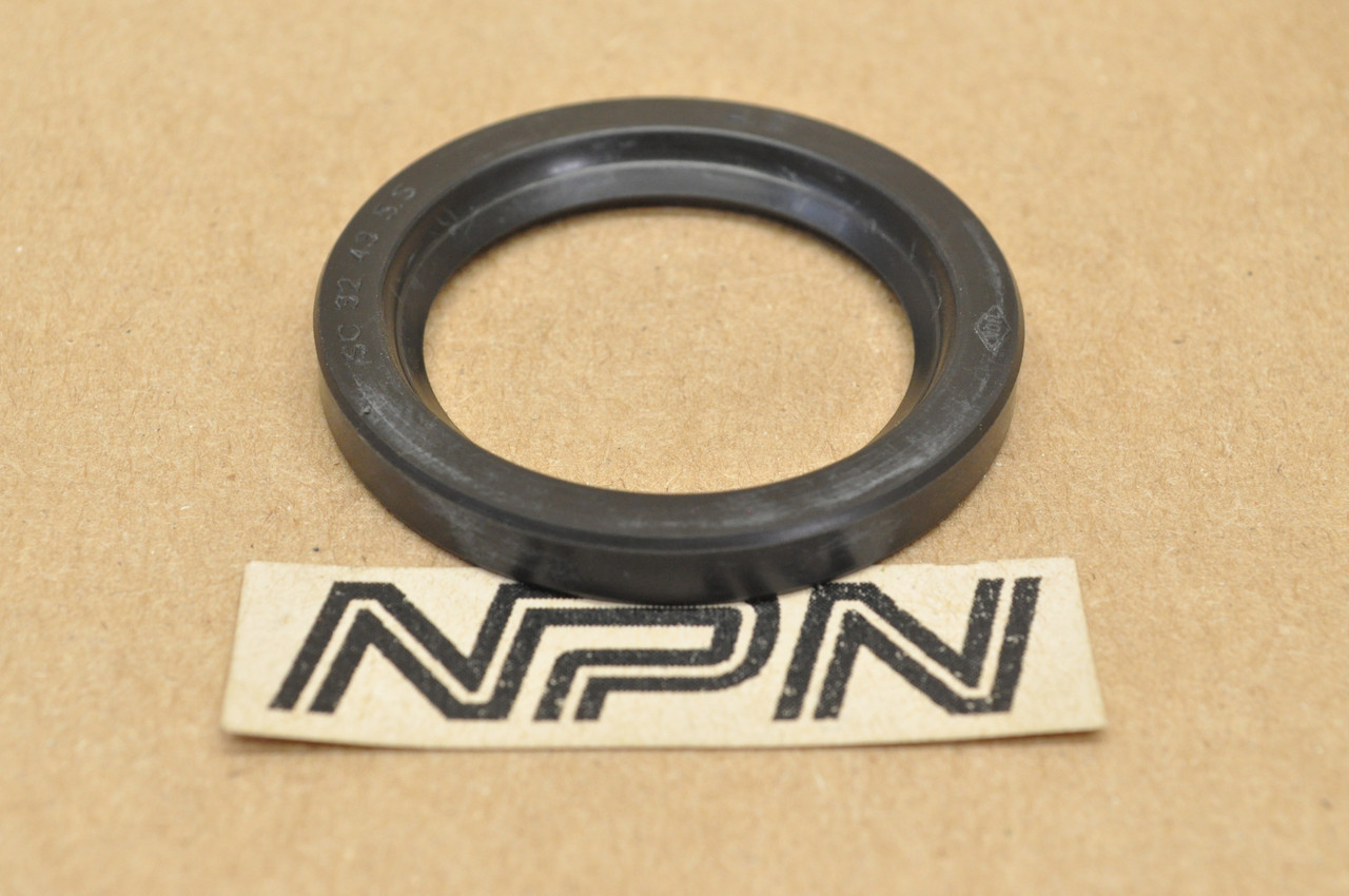 NOS Kawasaki 1970-75 G4 TR 1976 KV100 Crank Case Oil Seal 92050-032