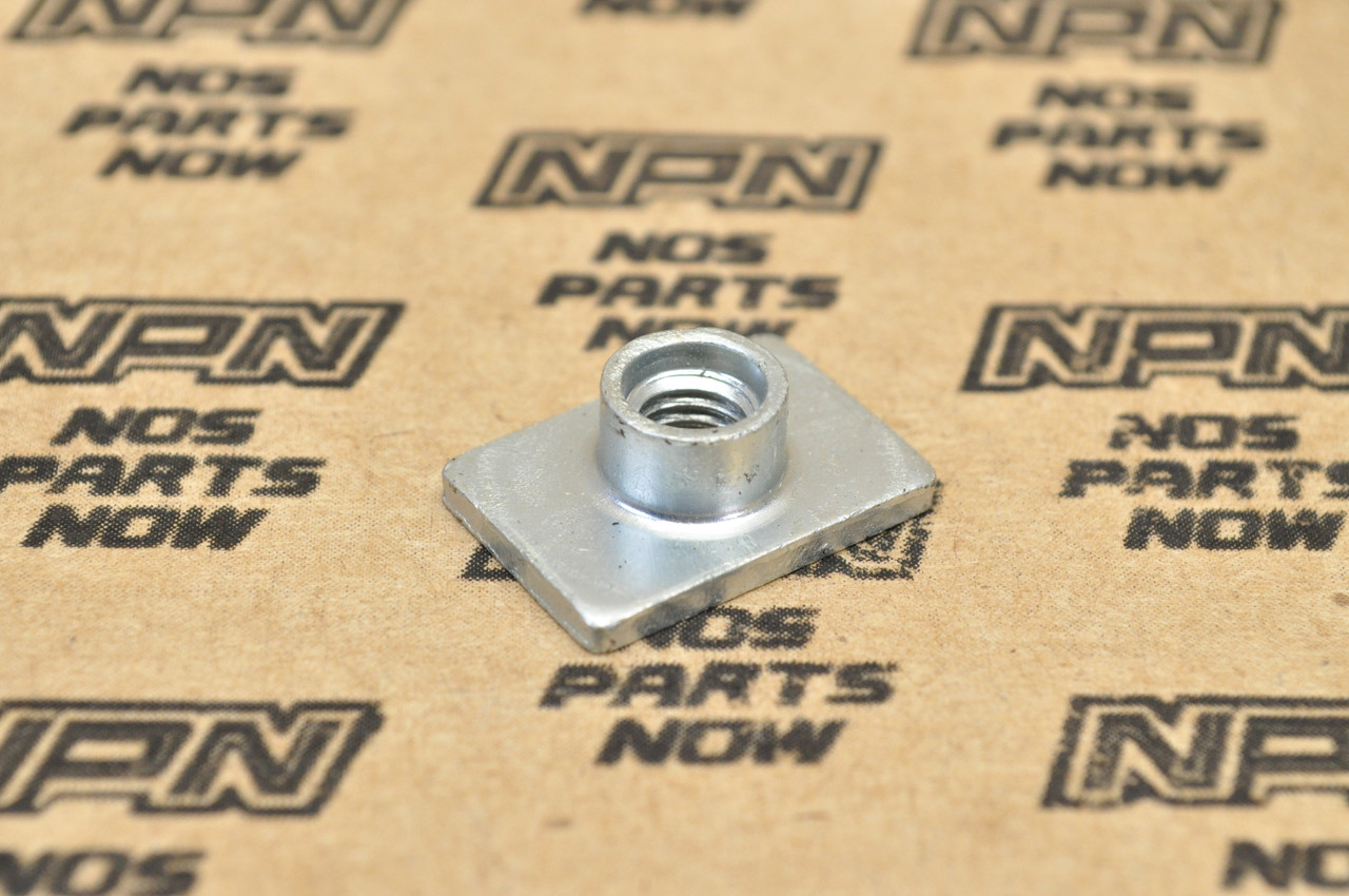 NOS Honda 1986 TRX350 Fourtrax Fender Mud Guard Nut 90307-HA7-670