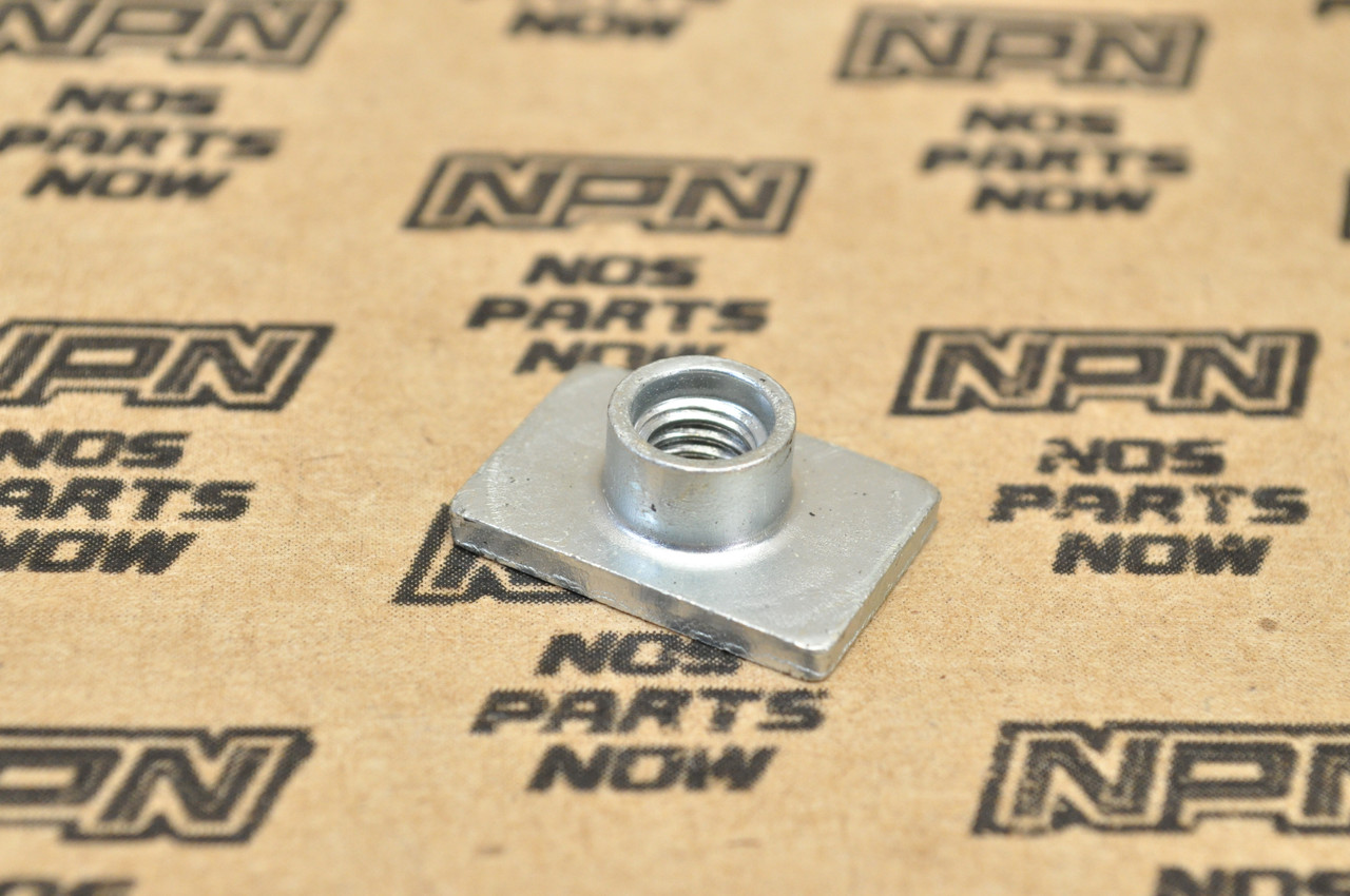 NOS Honda 1986 TRX350 Fourtrax Fender Mud Guard Nut 90307-HA7-670