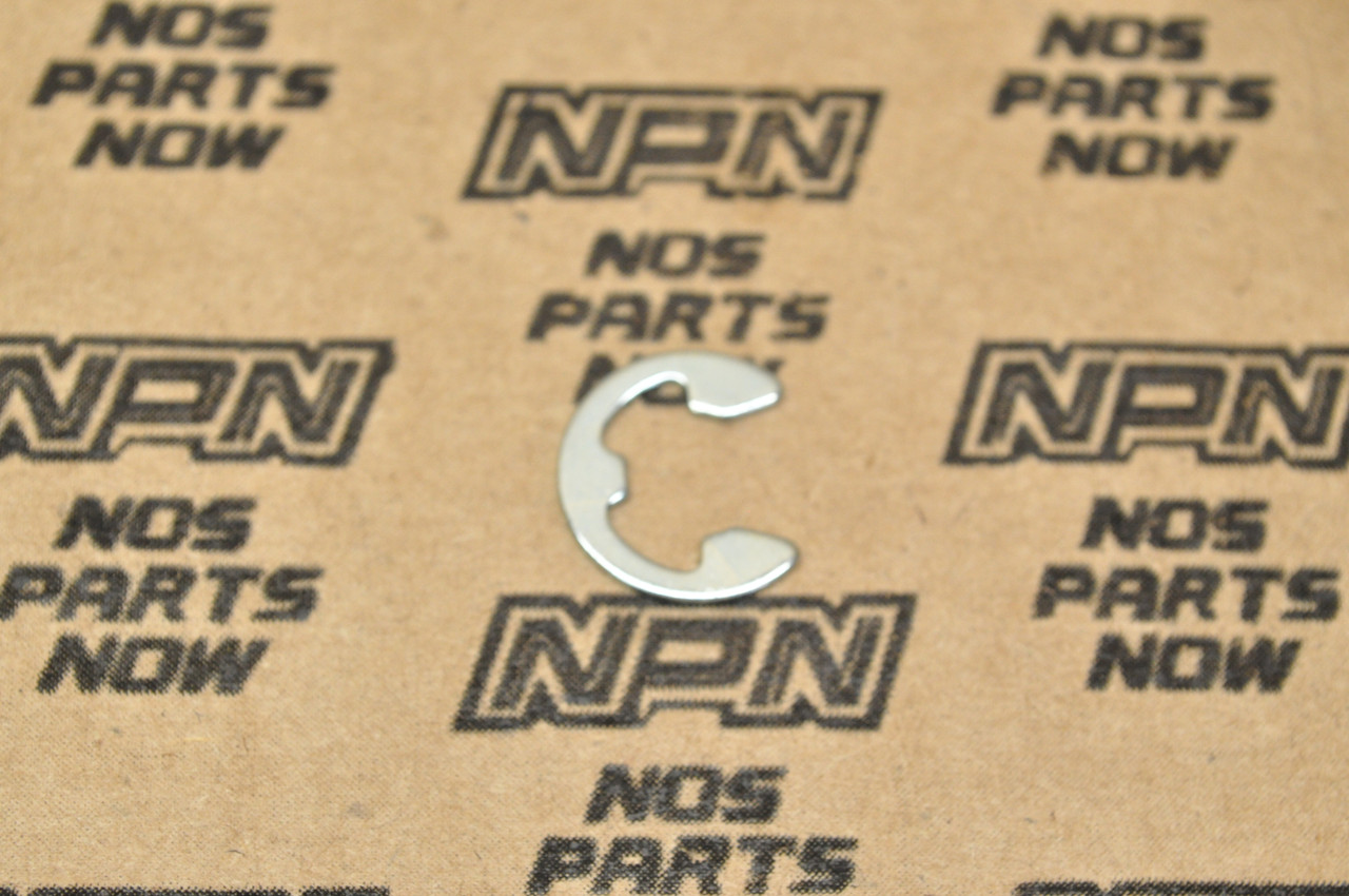 NOS Honda ATC250 CH250 CH80 CT125 EZ90 TRX200 TRX250 Circlip 90605-166-720
