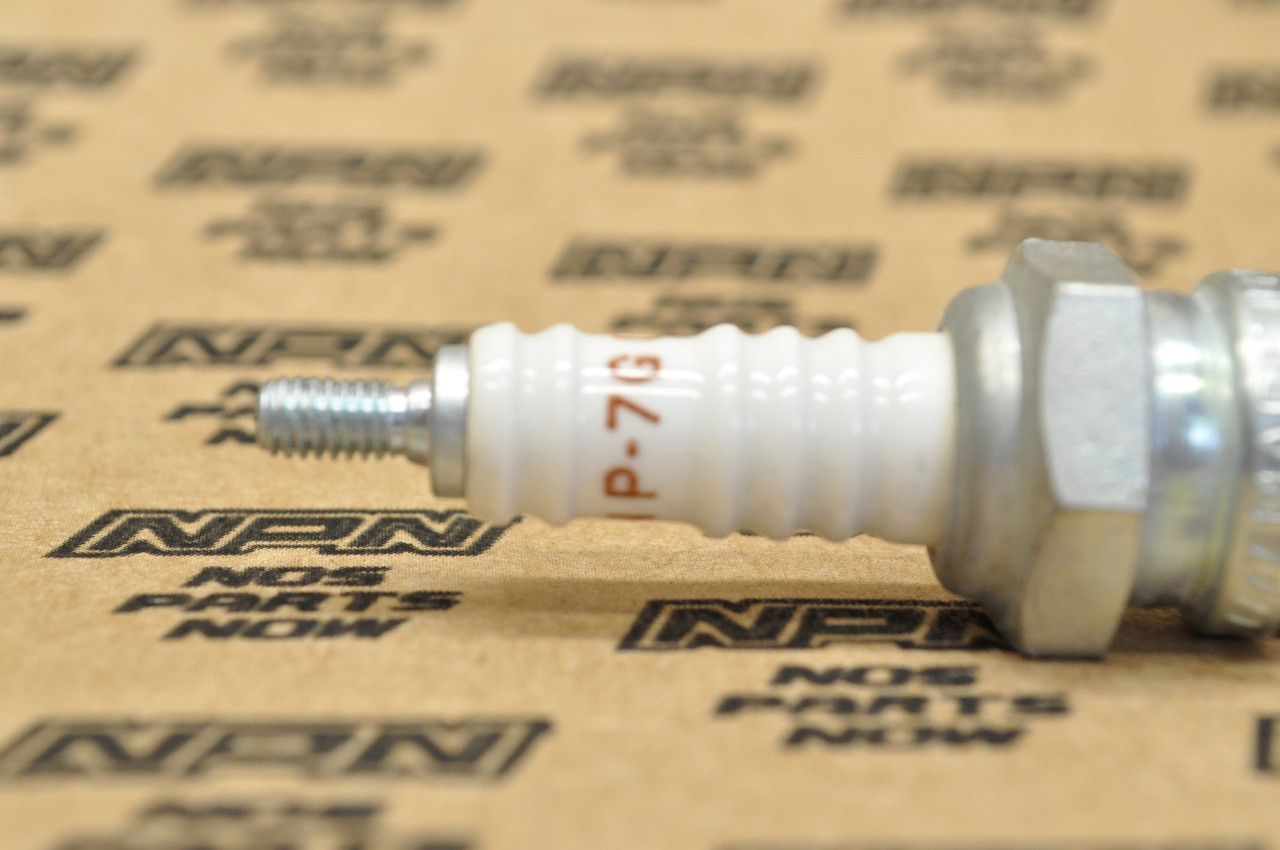 NOS Honda ATC90 CB77 CL72 CL90 CT90 SL90 Champion Spark Plug P-7G 98066-58717