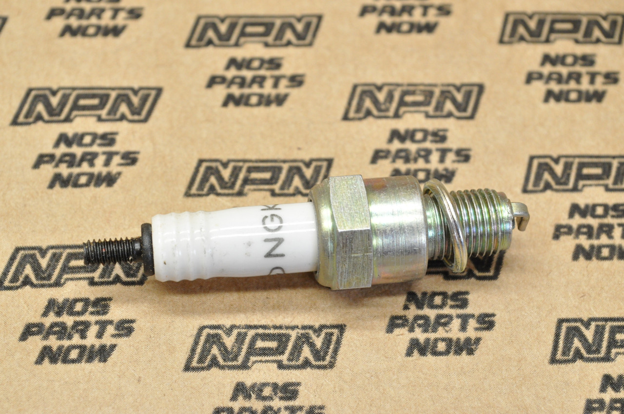 NOS Honda C70 CM200 T CT70 XL100 S XR100 Spark Plug C-9H 98056-59710