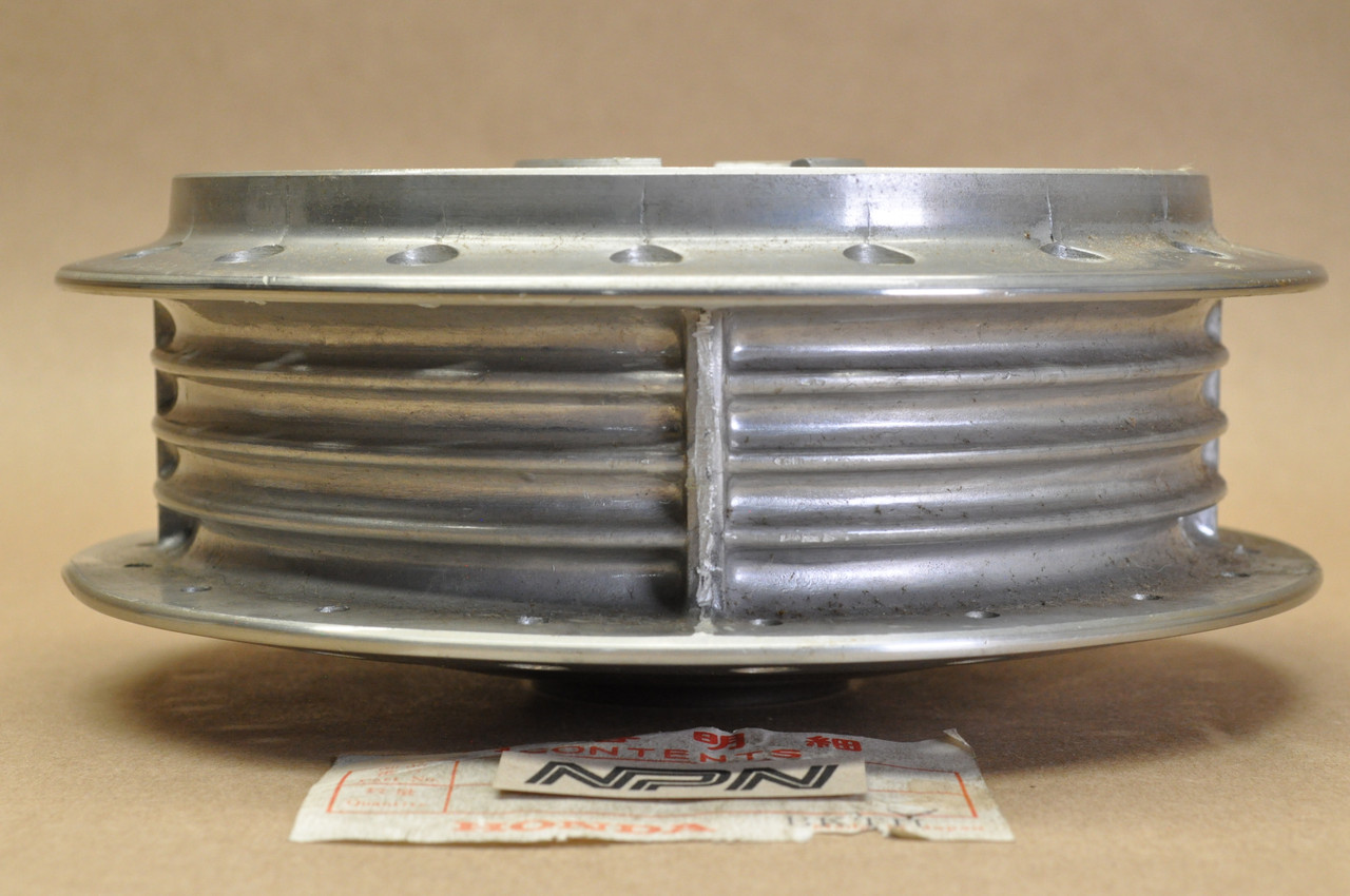NOS Honda CA175 CL125 A SL175 SS125 A Front Wheel Hub 44601-230-020