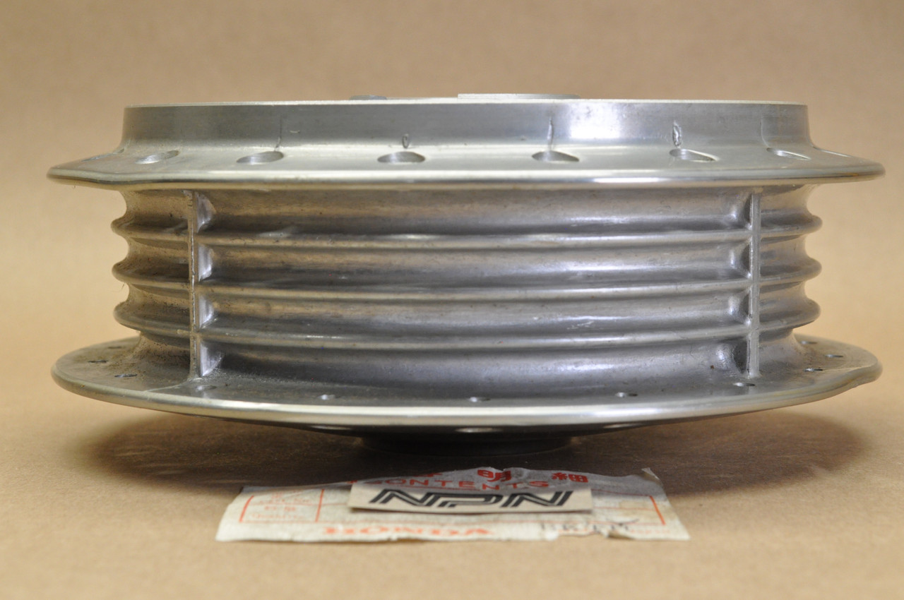 NOS Honda CA175 CL125 A SL175 SS125 A Front Wheel Hub 44601-230-020