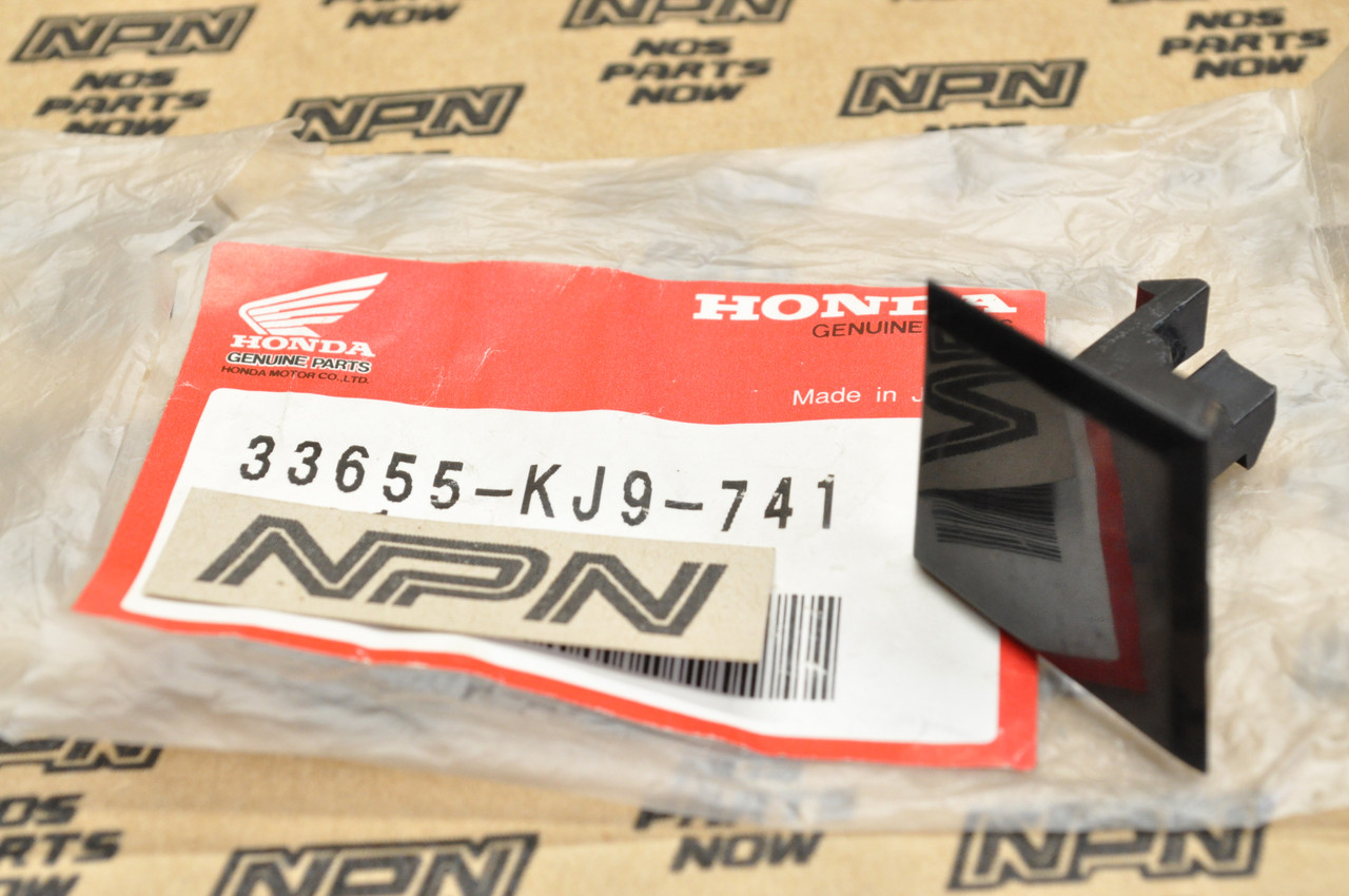 NOS Honda CH125 CH150 Elite Left Rear Turn Signal Blinker Cover A 33655-KJ9-741