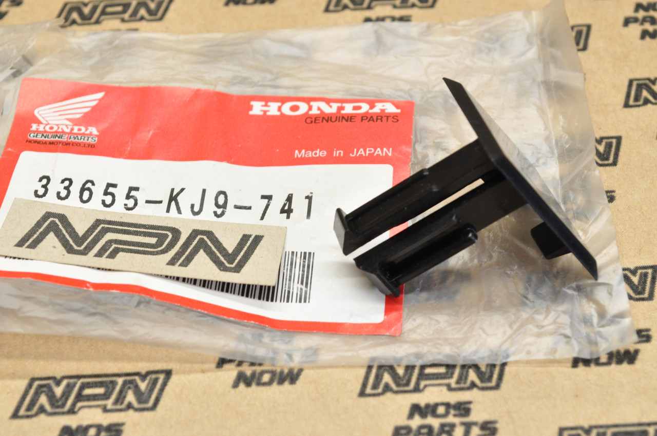 NOS Honda CH125 CH150 Elite Left Rear Turn Signal Blinker Cover A 33655-KJ9-741