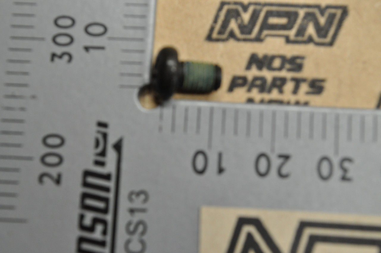 NOS Honda CR125 CR250 CRF250 VFR800 XR250 XR400 XR600 Screw 5x8 90115-KV3-700
